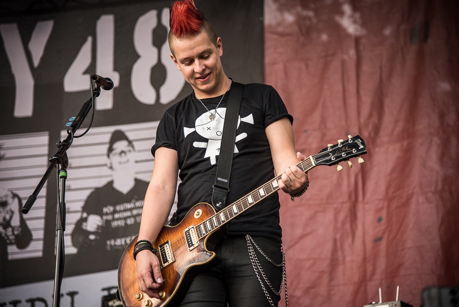 V Holýšově odstartoval ďábelský mejdan. Festival Pekelný ostrov vítá Rybičky 48 nebo Chinaski