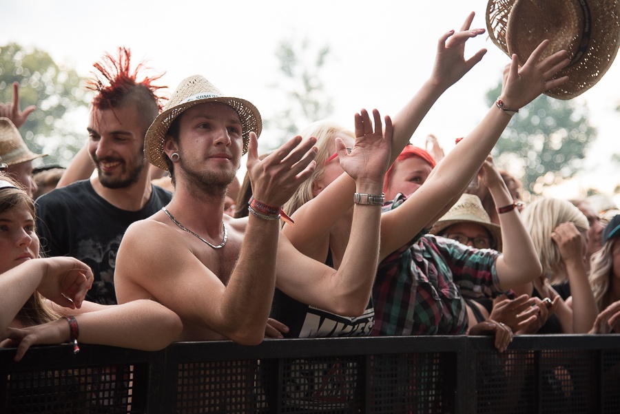 V Holýšově odstartoval ďábelský mejdan. Festival Pekelný ostrov vítá Rybičky 48 nebo Chinaski