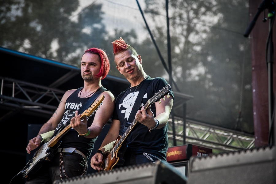 V Holýšově odstartoval ďábelský mejdan. Festival Pekelný ostrov vítá Rybičky 48 nebo Chinaski