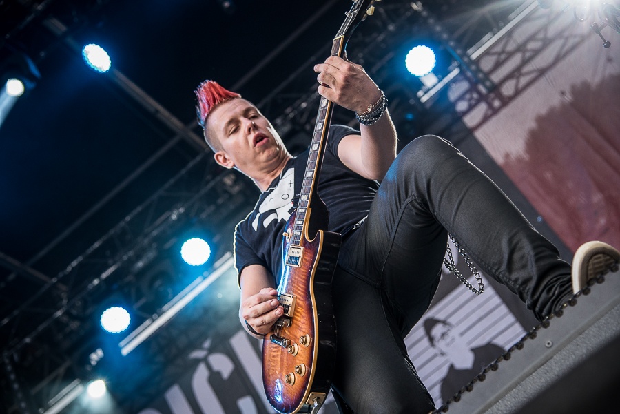 V Holýšově odstartoval ďábelský mejdan. Festival Pekelný ostrov vítá Rybičky 48 nebo Chinaski