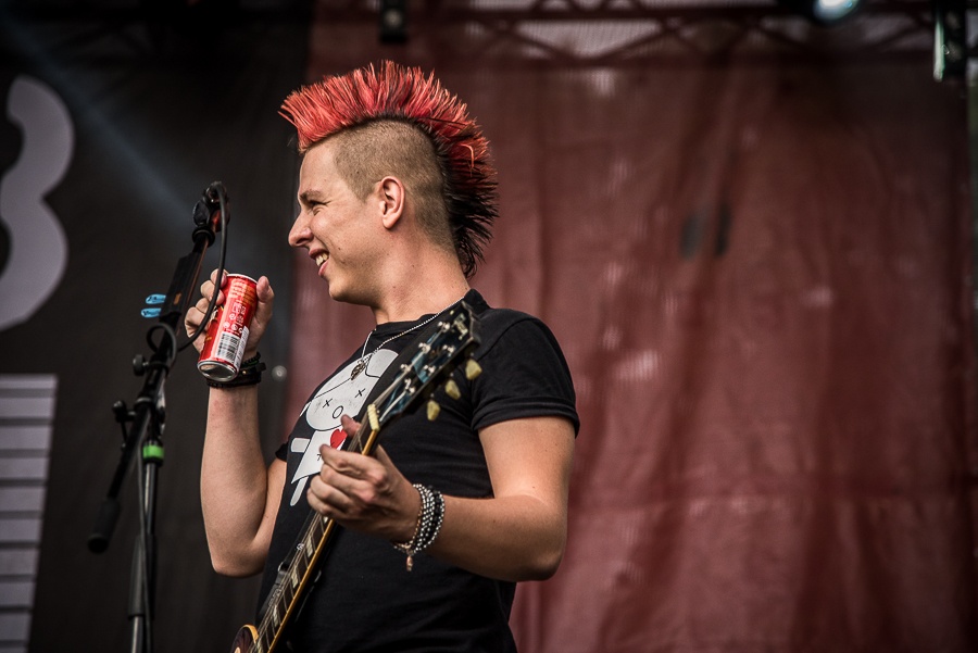 V Holýšově odstartoval ďábelský mejdan. Festival Pekelný ostrov vítá Rybičky 48 nebo Chinaski