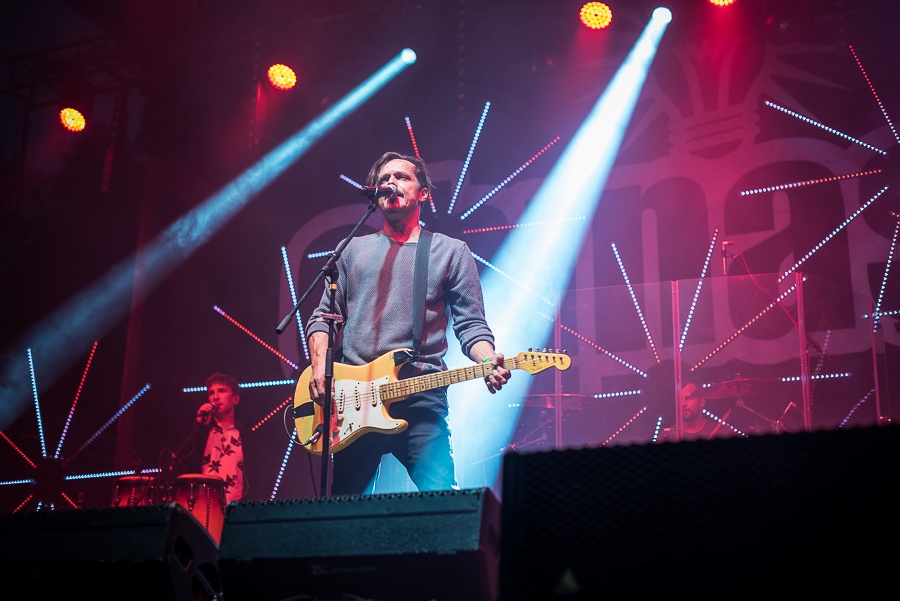 V Holýšově odstartoval ďábelský mejdan. Festival Pekelný ostrov vítá Rybičky 48 nebo Chinaski