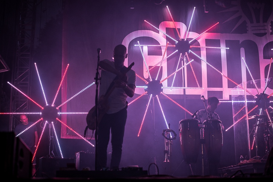 V Holýšově odstartoval ďábelský mejdan. Festival Pekelný ostrov vítá Rybičky 48 nebo Chinaski