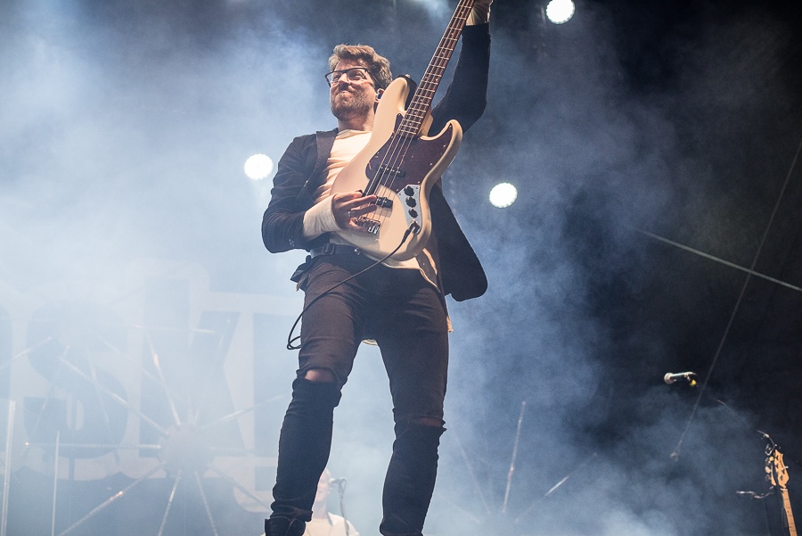 V Holýšově odstartoval ďábelský mejdan. Festival Pekelný ostrov vítá Rybičky 48 nebo Chinaski