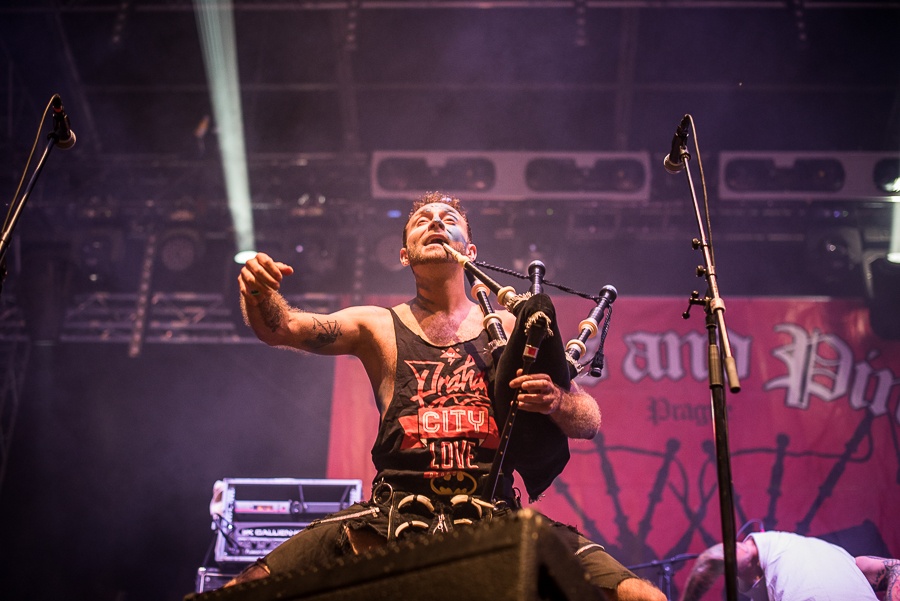 V Holýšově odstartoval ďábelský mejdan. Festival Pekelný ostrov vítá Rybičky 48 nebo Chinaski