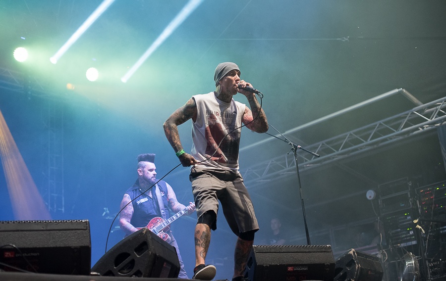 V Holýšově odstartoval ďábelský mejdan. Festival Pekelný ostrov vítá Rybičky 48 nebo Chinaski