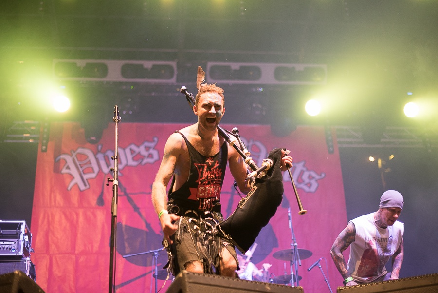 V Holýšově odstartoval ďábelský mejdan. Festival Pekelný ostrov vítá Rybičky 48 nebo Chinaski