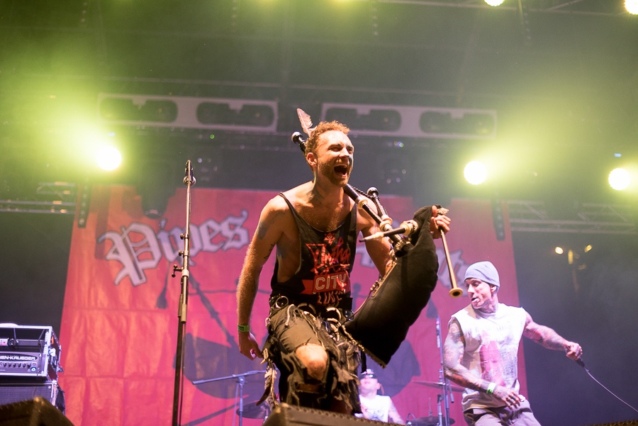 V Holýšově odstartoval ďábelský mejdan. Festival Pekelný ostrov vítá Rybičky 48 nebo Chinaski