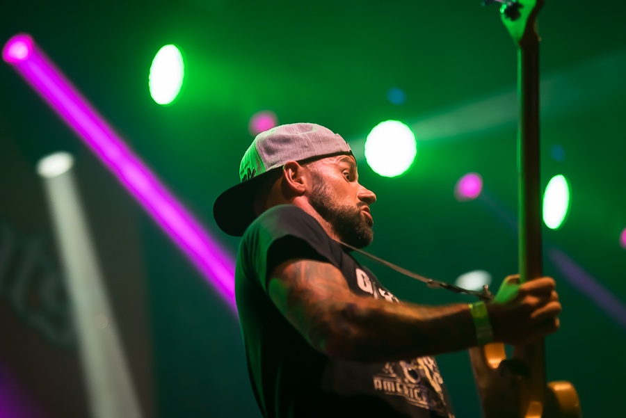 V Holýšově odstartoval ďábelský mejdan. Festival Pekelný ostrov vítá Rybičky 48 nebo Chinaski