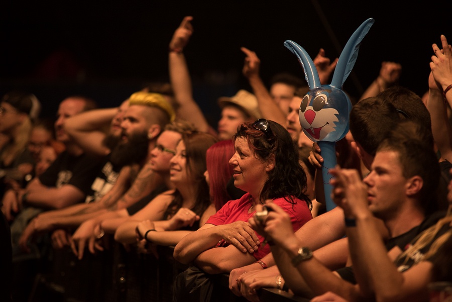 V Holýšově odstartoval ďábelský mejdan. Festival Pekelný ostrov vítá Rybičky 48 nebo Chinaski