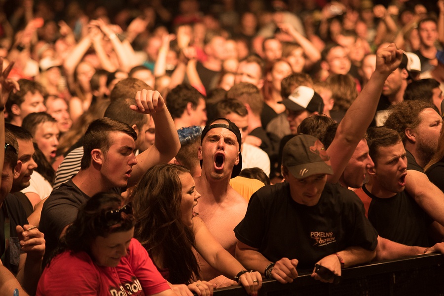 V Holýšově odstartoval ďábelský mejdan. Festival Pekelný ostrov vítá Rybičky 48 nebo Chinaski