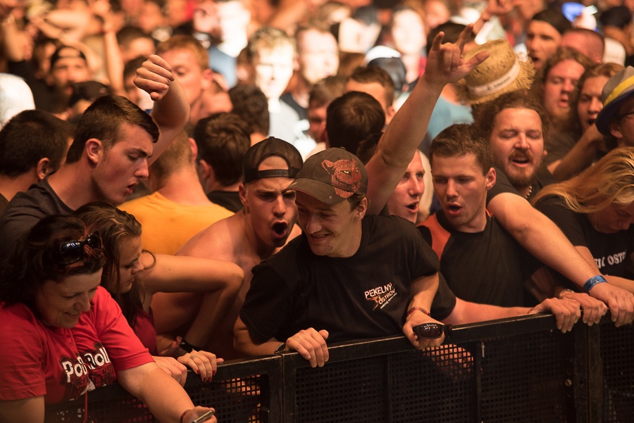 V Holýšově odstartoval ďábelský mejdan. Festival Pekelný ostrov vítá Rybičky 48 nebo Chinaski