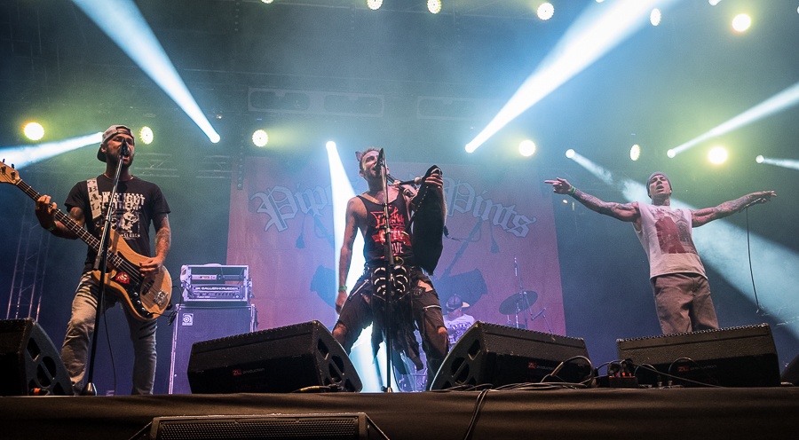 V Holýšově odstartoval ďábelský mejdan. Festival Pekelný ostrov vítá Rybičky 48 nebo Chinaski