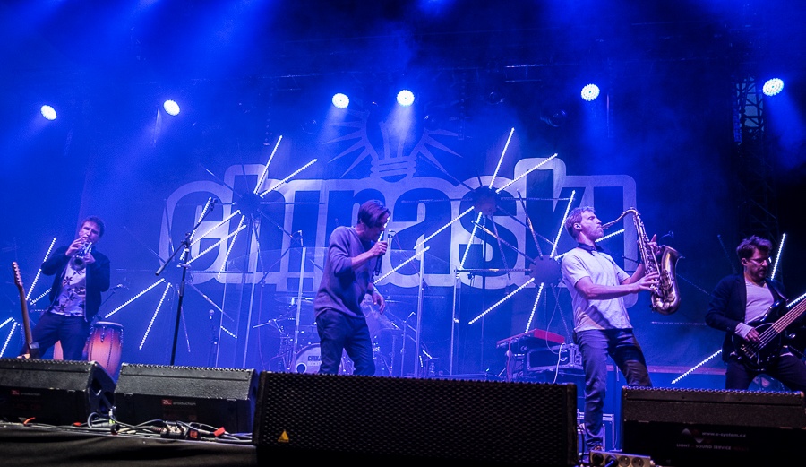 V Holýšově odstartoval ďábelský mejdan. Festival Pekelný ostrov vítá Rybičky 48 nebo Chinaski