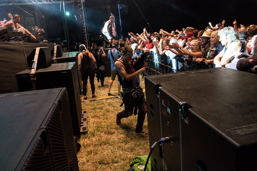 V Holýšově odstartoval ďábelský mejdan. Festival Pekelný ostrov vítá Rybičky 48 nebo Chinaski