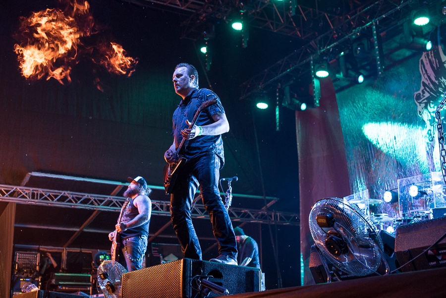 V Holýšově odstartoval ďábelský mejdan. Festival Pekelný ostrov vítá Rybičky 48 nebo Chinaski