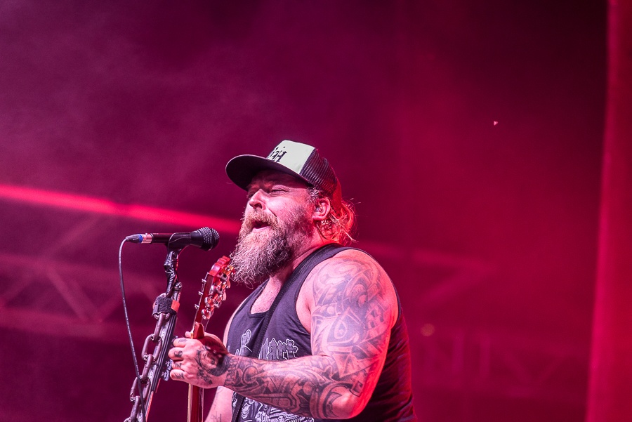 V Holýšově odstartoval ďábelský mejdan. Festival Pekelný ostrov vítá Rybičky 48 nebo Chinaski