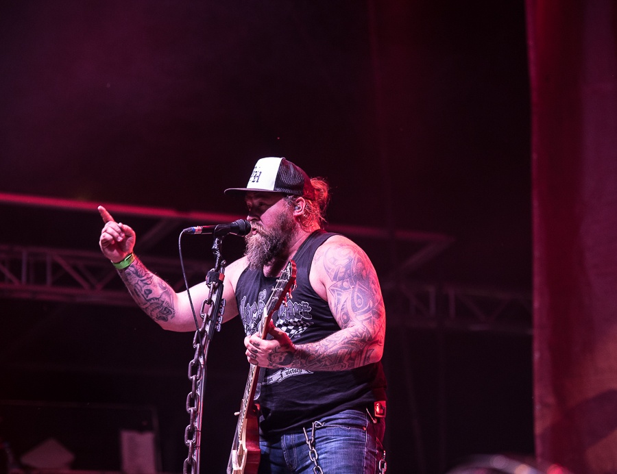 V Holýšově odstartoval ďábelský mejdan. Festival Pekelný ostrov vítá Rybičky 48 nebo Chinaski