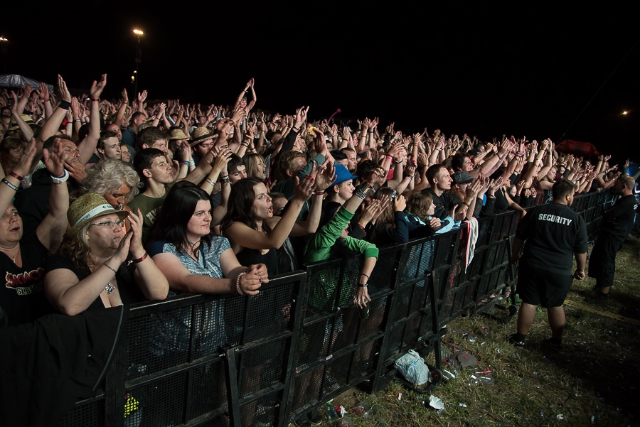 V Holýšově odstartoval ďábelský mejdan. Festival Pekelný ostrov vítá Rybičky 48 nebo Chinaski