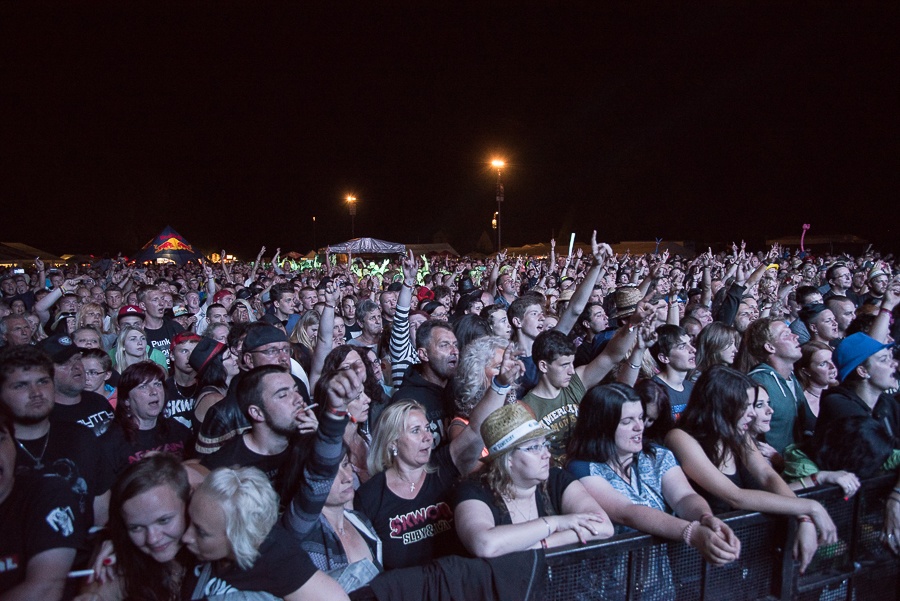 V Holýšově odstartoval ďábelský mejdan. Festival Pekelný ostrov vítá Rybičky 48 nebo Chinaski