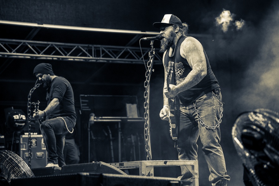 V Holýšově odstartoval ďábelský mejdan. Festival Pekelný ostrov vítá Rybičky 48 nebo Chinaski