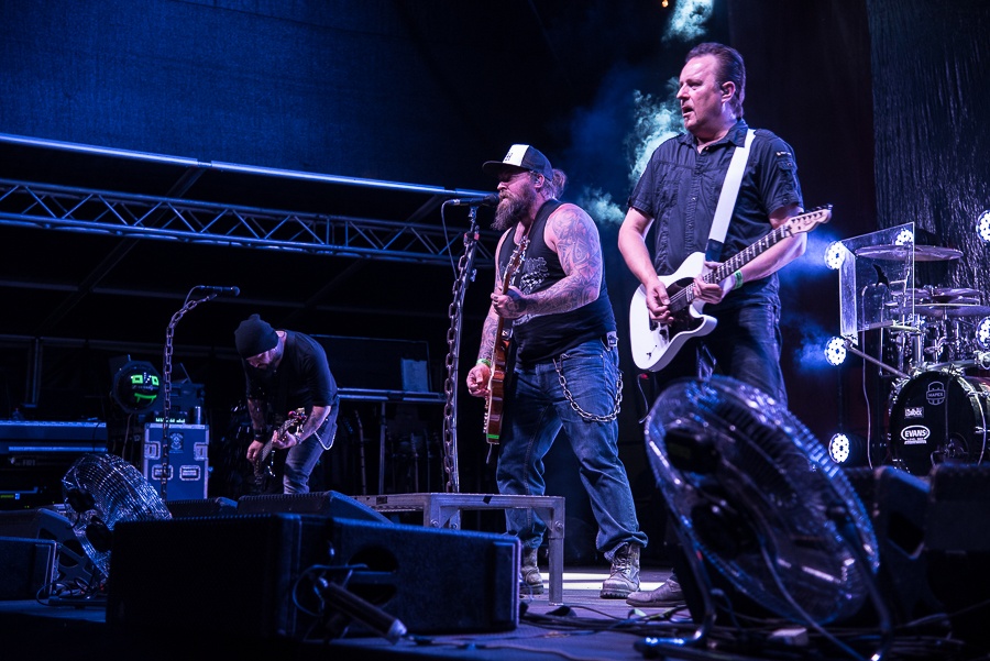 V Holýšově odstartoval ďábelský mejdan. Festival Pekelný ostrov vítá Rybičky 48 nebo Chinaski