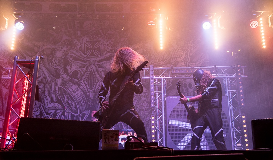 V Holýšově odstartoval ďábelský mejdan. Festival Pekelný ostrov vítá Rybičky 48 nebo Chinaski