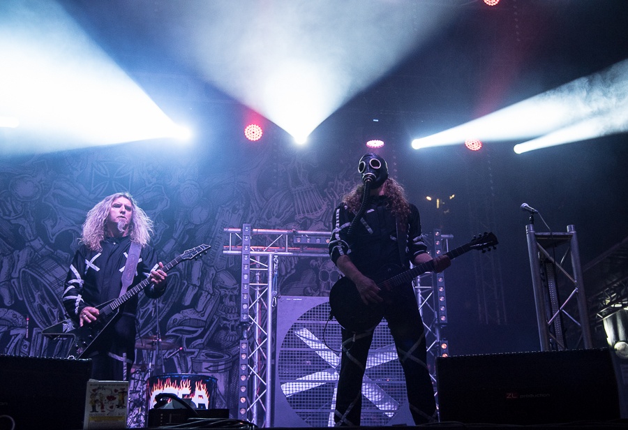 V Holýšově odstartoval ďábelský mejdan. Festival Pekelný ostrov vítá Rybičky 48 nebo Chinaski