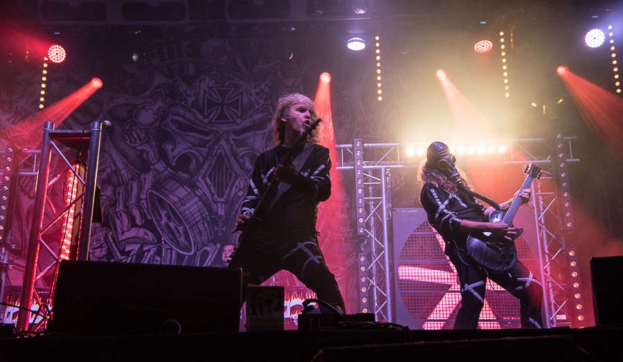 V Holýšově odstartoval ďábelský mejdan. Festival Pekelný ostrov vítá Rybičky 48 nebo Chinaski