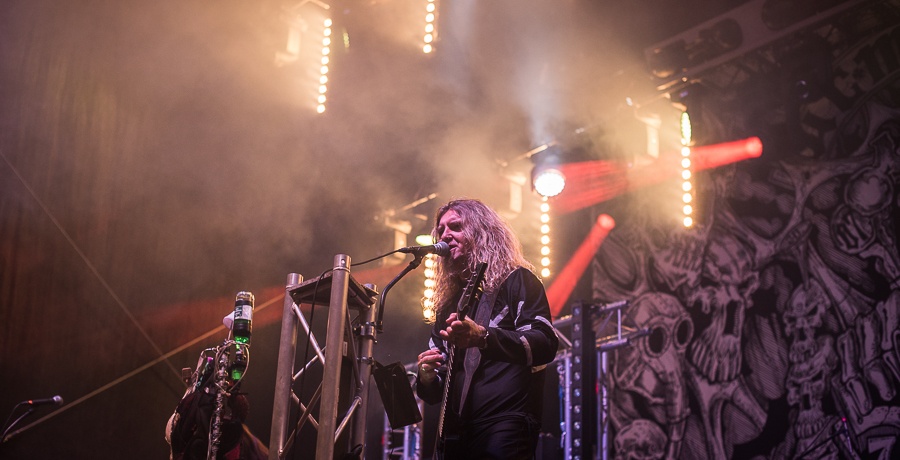 V Holýšově odstartoval ďábelský mejdan. Festival Pekelný ostrov vítá Rybičky 48 nebo Chinaski