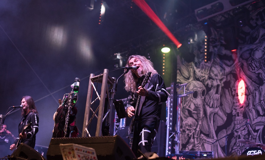 V Holýšově odstartoval ďábelský mejdan. Festival Pekelný ostrov vítá Rybičky 48 nebo Chinaski