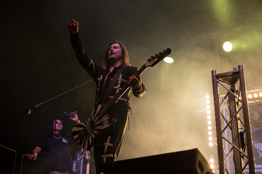 V Holýšově odstartoval ďábelský mejdan. Festival Pekelný ostrov vítá Rybičky 48 nebo Chinaski