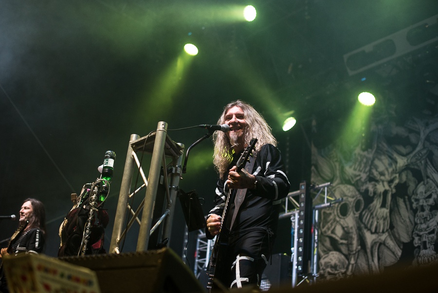 V Holýšově odstartoval ďábelský mejdan. Festival Pekelný ostrov vítá Rybičky 48 nebo Chinaski