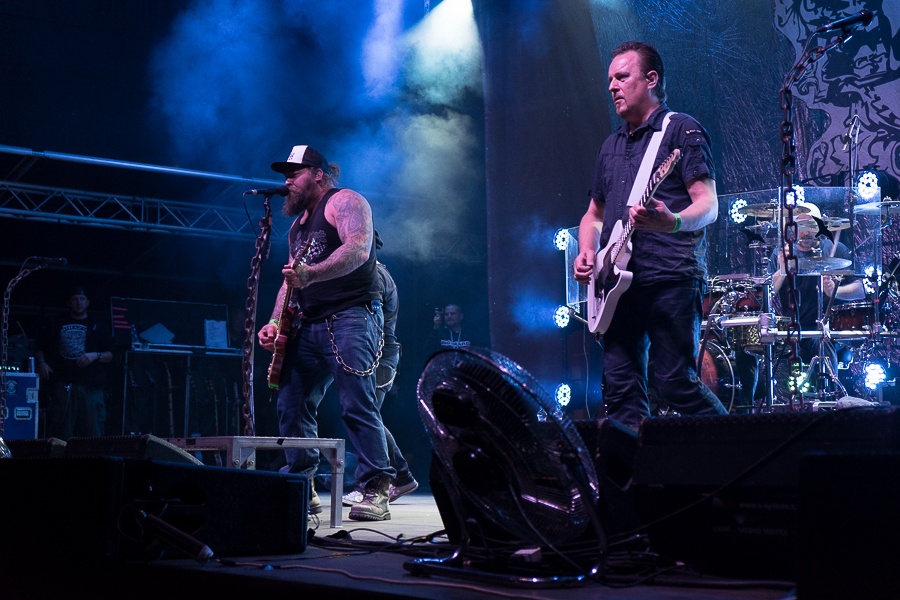 V Holýšově odstartoval ďábelský mejdan. Festival Pekelný ostrov vítá Rybičky 48 nebo Chinaski