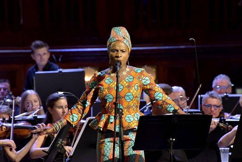 Prague Proms okouzlil další nezapomenutelný hlas: Angélique Kidjo