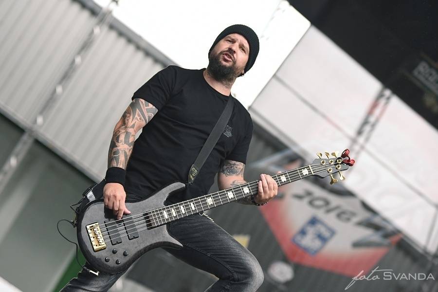 Masters Of Rock odstartovali Apocalyptica, Testament, Škwor a déšť