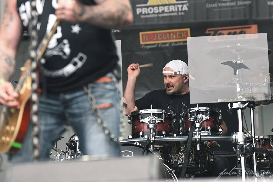 Masters Of Rock odstartovali Apocalyptica, Testament, Škwor a déšť