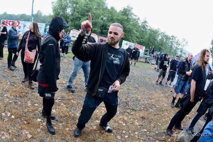 Masters Of Rock odstartovali Apocalyptica, Testament, Škwor a déšť