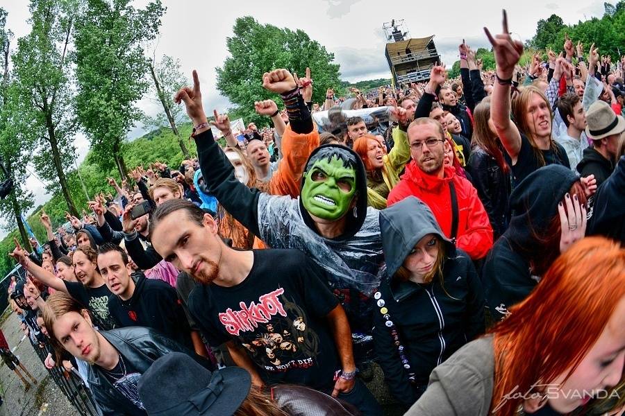 Masters Of Rock odstartovali Apocalyptica, Testament, Škwor a déšť