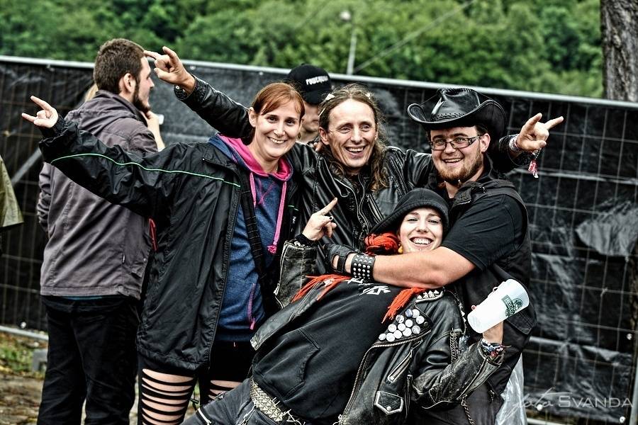 Masters Of Rock odstartovali Apocalyptica, Testament, Škwor a déšť