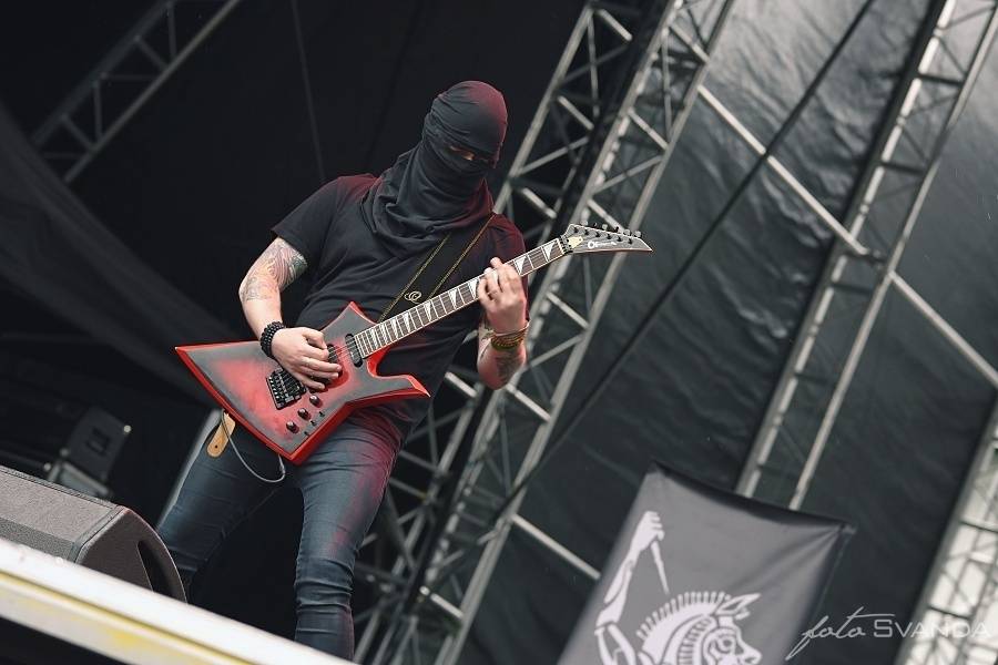 Masters Of Rock odstartovali Apocalyptica, Testament, Škwor a déšť