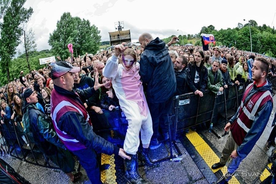 Masters Of Rock odstartovali Apocalyptica, Testament, Škwor a déšť