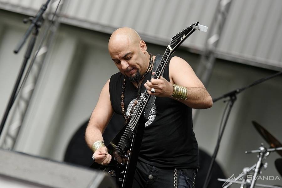 Masters Of Rock odstartovali Apocalyptica, Testament, Škwor a déšť