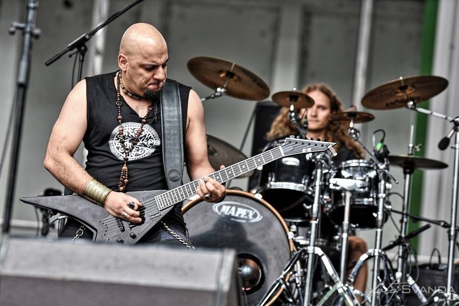 Masters Of Rock odstartovali Apocalyptica, Testament, Škwor a déšť