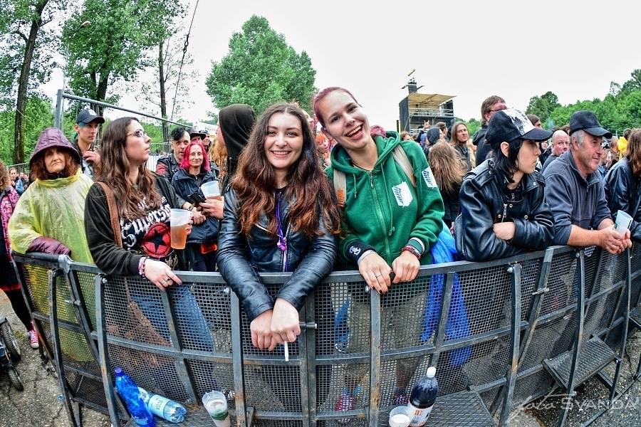 Masters Of Rock odstartovali Apocalyptica, Testament, Škwor a déšť