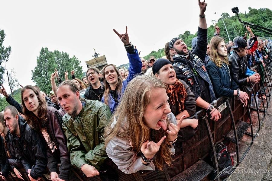 Masters Of Rock odstartovali Apocalyptica, Testament, Škwor a déšť