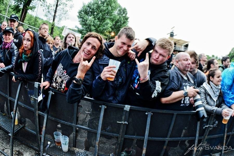 Masters Of Rock odstartovali Apocalyptica, Testament, Škwor a déšť