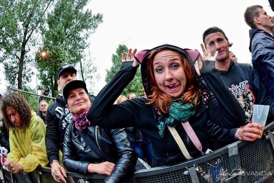 Masters Of Rock odstartovali Apocalyptica, Testament, Škwor a déšť