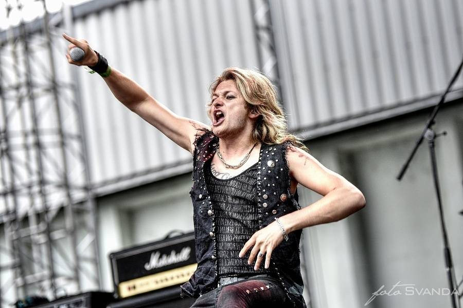 Masters Of Rock odstartovali Apocalyptica, Testament, Škwor a déšť