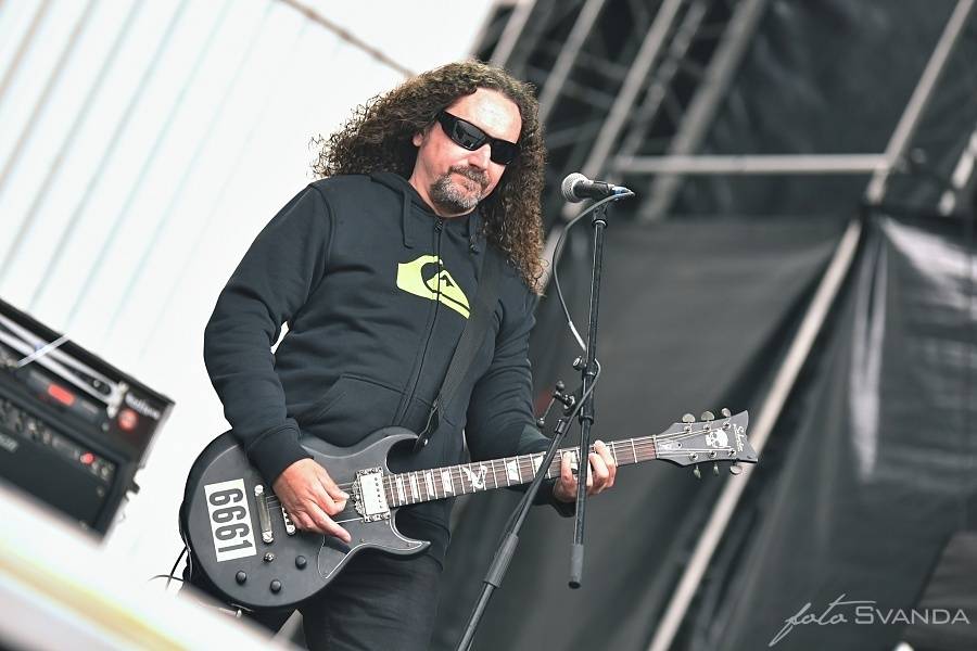 Masters Of Rock odstartovali Apocalyptica, Testament, Škwor a déšť